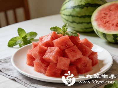 别再愁水肿 这6种水果是“天然利尿剂”分季节吃更有效