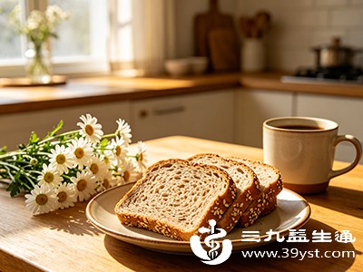 全麦面包的胚乳部分还保留了少量膳食纤维和蛋白质