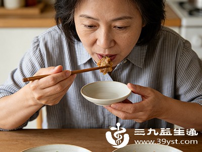 想摆脱胃胀打嗝 先搞懂这些原因