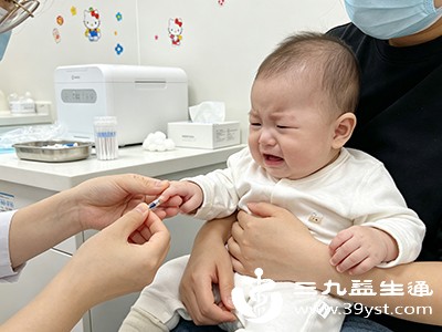 带孩子去医院，采指尖血或静脉血