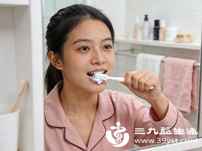 即使是轻微的刷牙动作,也可能导致牙龈出血不止 即使是轻微的刷牙动作,也可能导致牙龈出血不止