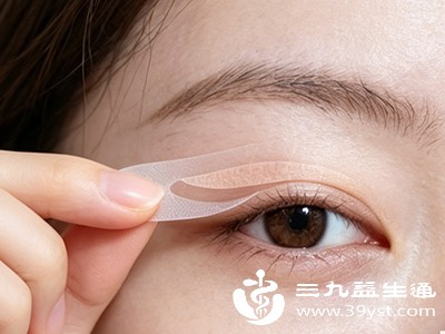 双眼皮贴的“永久”骗局 多数人贴再久也没用 正确用法才护眼