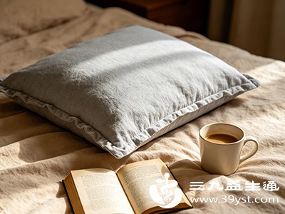 枕头需与正确睡姿搭配，才能更好地保护颈椎