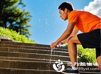 避免剧烈运动（如跑步、爬楼梯）