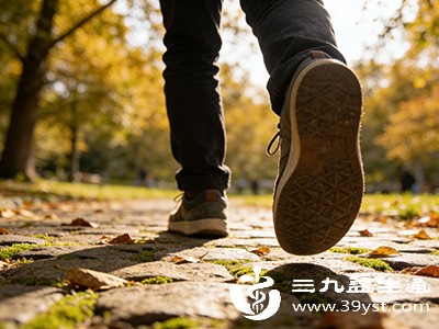 肿胀完全消、不疼后，开始短时间散步