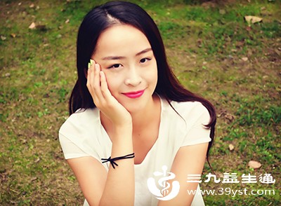 告别女生掉发烦恼 多吃这些养发食材 避开饮食雷区更有效