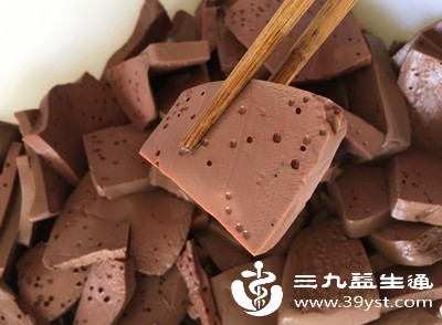 鸭血/猪血（含铁高易吸收，每周1-2次，每次50-100克，做汤或炒菜）