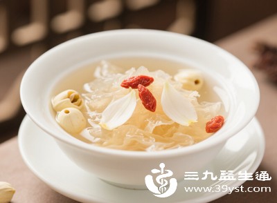 把银耳羹当“零热量食物”，一次吃几大碗