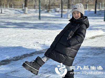 冬天穿棉鞋、戴帽子1.jpg 冬天穿棉鞋、戴帽子1.jpg