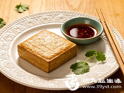 选低脂肪豆制品，严格控制量和烹饪方式