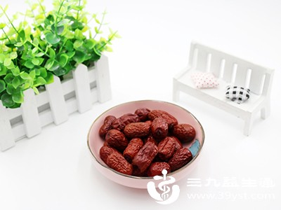 红枣的食用方式也可能影响身体的反应