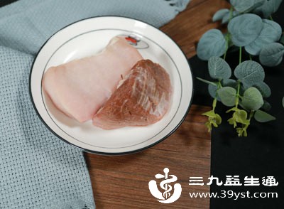 过量油腻食物（如肥肉、油炸食品）会增加肠胃负担