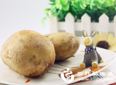 哺乳期遇奶结试试土豆片疗法