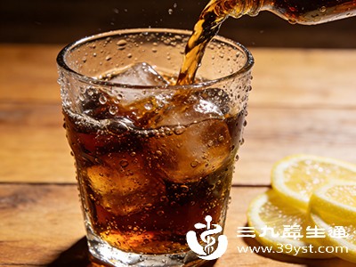 含糖碳酸饮料（可乐、雪碧）