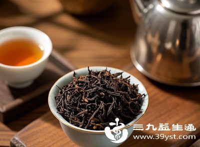 生普洱茶中的咖啡因能兴奋中枢神经系统，帮助缓解疲劳、提升注意力