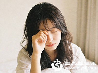 部分女性会感觉眼睛有异物感，忍不住揉眼