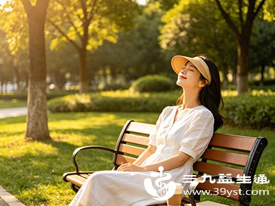 晒够15分钟后，及时涂防晒霜、穿防晒衣、戴帽子