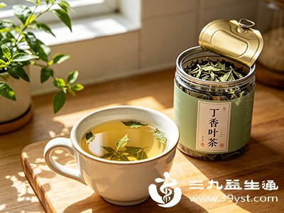 饮用一杯温热的丁香叶茶，能通过其温性特质和挥发油的作用