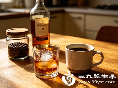 酒精有利尿作用，咖啡因也有轻微利尿作用