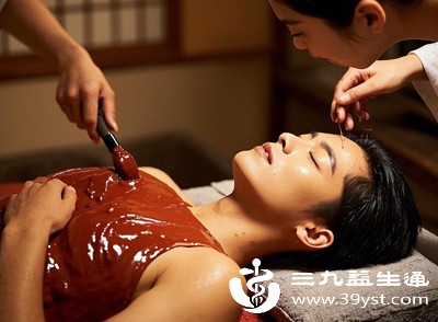 若烫感较强，可适当减少泥灸厚度