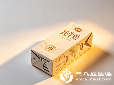 纯牛奶过期一个月能喝吗 看外观闻气味还不够 健康隐患要警惕