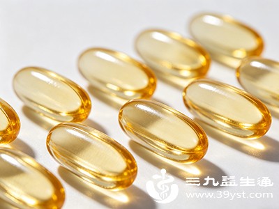 维生素E能轻微促进局部血液循环，对因循环不畅导致的水肿型眼袋有一定缓解作用