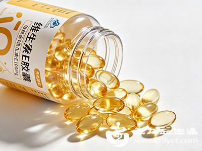 明确维生素E仅对水肿型眼袋和干燥引发的眼部问题有辅助作用