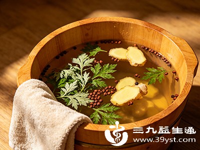 若接触艾叶、生姜、花椒后曾出现皮肤瘙痒、红疹等过敏反应