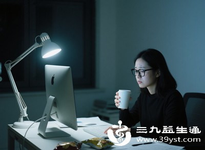 长期熬夜、睡眠不足，会打乱身体的生物钟