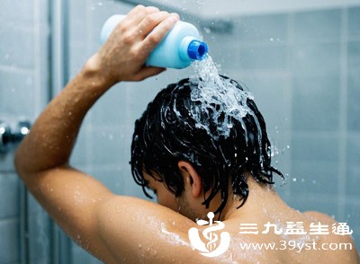 洗发水直接糊头皮