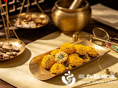 金菊花中含有对眼部有益的营养成分，能为眼部黏膜提供一定的滋养