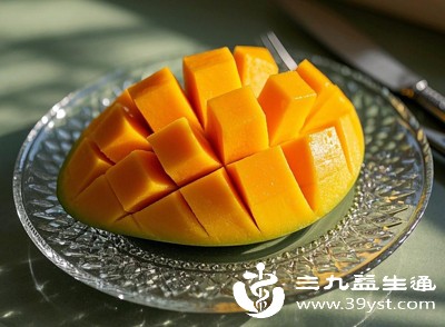 吃完芒果后不及时漱口，口腔内残留的糖分和果肉碎屑会滋生细菌