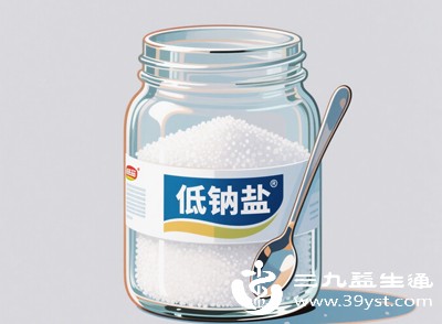 取少量食用盐（约小半勺）加入适量温水