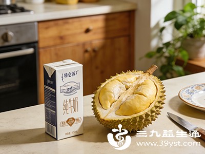 在食用榴莲和牛奶前，最好咨询医生或营养师的建议