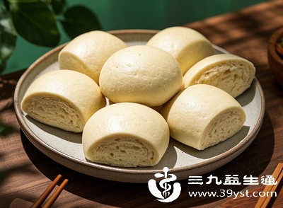 吃馒头时，需搭配大量绿叶蔬菜和优质蛋白质