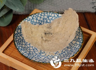 燕窝中含有一定的钠元素，妊娠期高血压患者食用后，可能导致体内钠含量升高