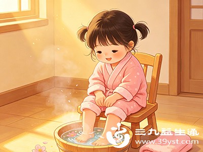 每天用温水给孩子泡脚，水温控制在38℃-40℃