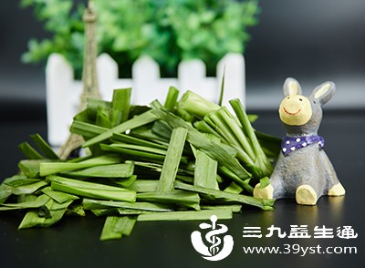 韭菜含独特挥发性物质，能增进食欲，性质温和