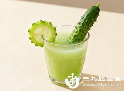 苦瓜汁的凉性与膳食纤维会增加肠胃负担