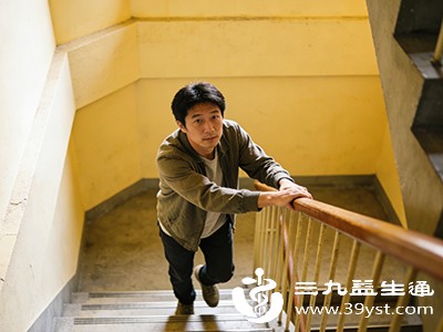 上下楼梯、下蹲时膝盖前方或内侧疼