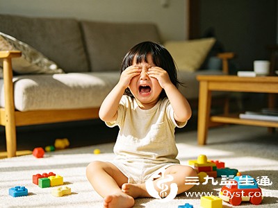 重点关注宝宝是否出现皮疹、呕吐、腹泻、哭闹不止等异常情况