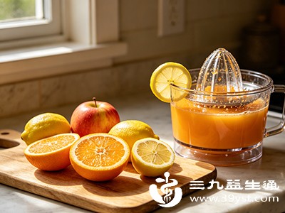 一杯250毫升的橙汁，大约需要3-4个橙子，含糖量约20-25克