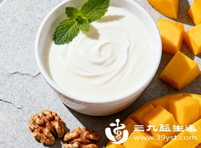 一杯风味酸奶（200克）含糖量约15-20克