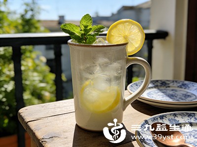 柠檬水的淡淡酸味能刺激唾液和胃液分泌