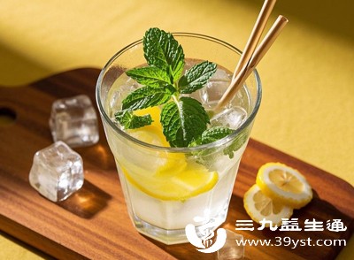 冰柠檬水会刺激子宫和肠胃