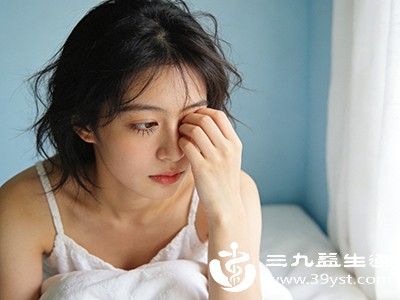 长时间专注用眼时，人会不自觉减少眨眼次数