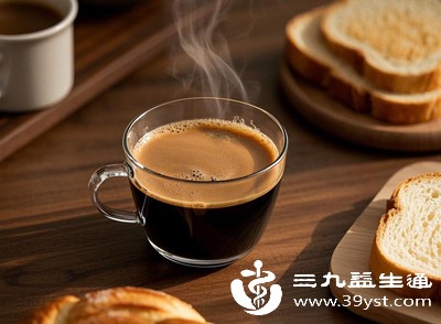 尽量不空腹喝咖啡，可搭配全麦面包、鸡蛋等食物