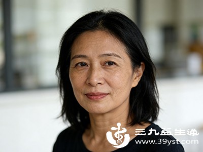 不想被老龄斑“显老” 这些温和方法能淡化