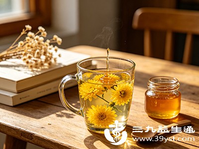 菊花蜂蜜水以水为基础，能及时为身体补充水分，缓解干燥