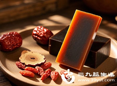 在确定孕期适宜食用阿胶的阶段后，每日的食用时段也有讲究